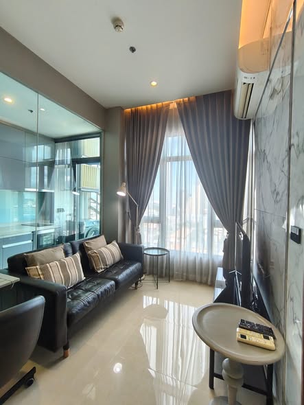 living room and bedroom of Mayfair Place Sukhumvit 50
