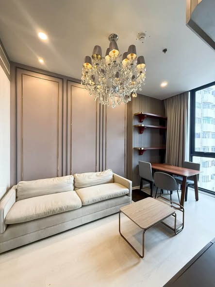 living room of แมสซารีน รัชโยธิน | Mazarine Ratchayothin by Grand Unity