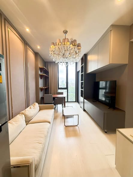 living room and room interior of แมสซารีน รัชโยธิน | Mazarine Ratchayothin by Grand Unity