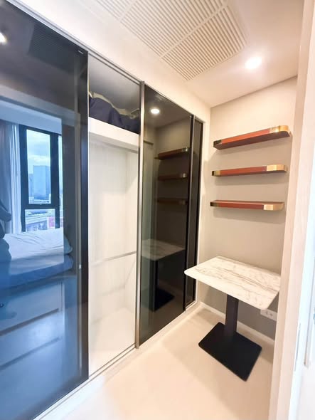 room interior and bathroom of แมสซารีน รัชโยธิน | Mazarine Ratchayothin by Grand Unity