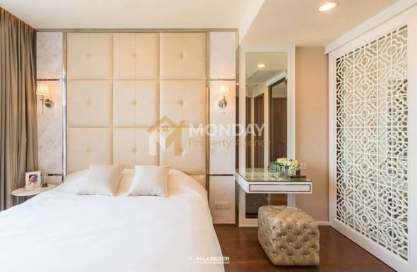 bedroom of Menam Residences Condominium