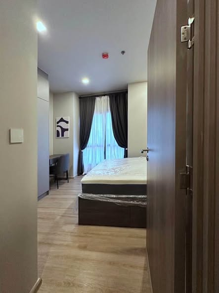 bedroom and room interior of Metris Lat Phrao