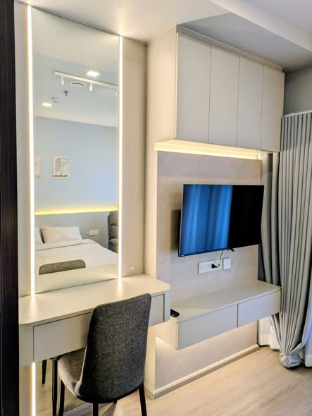 bedroom and room interior of Metris Lat Phrao