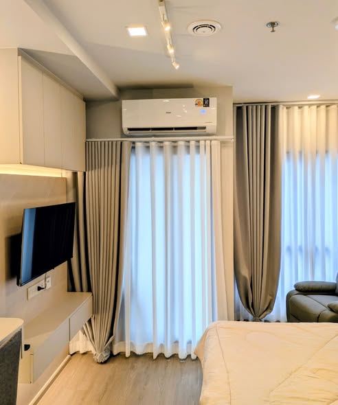 bedroom and room interior of Metris Lat Phrao