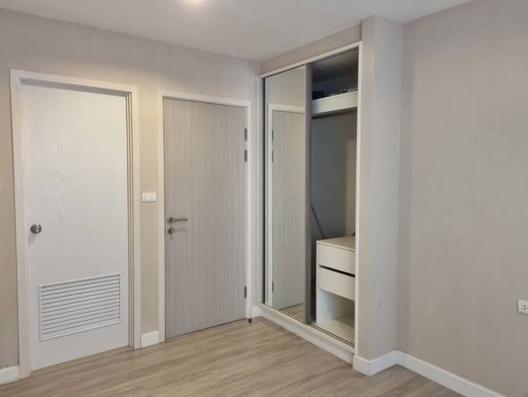 bedroom and room interior of Metro Luxe Kaset