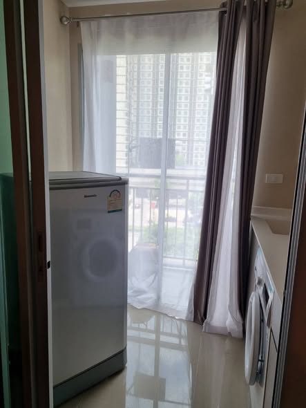 room interior and bathroom of Metro Luxe Kaset