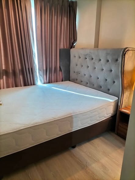 bedroom of Metro Luxe Rama 4