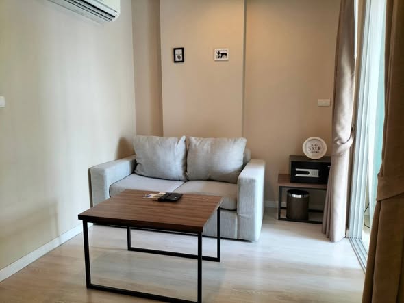 living room of Metro Luxe Rama 4
