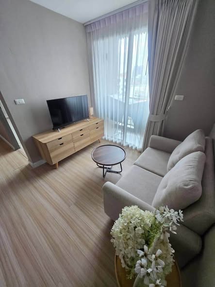 bedroom and living room of Metro Luxe Ratchada