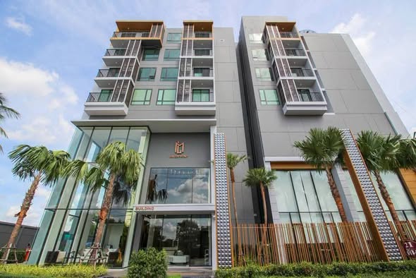 Metro Luxe Riverfront Rattanathibet