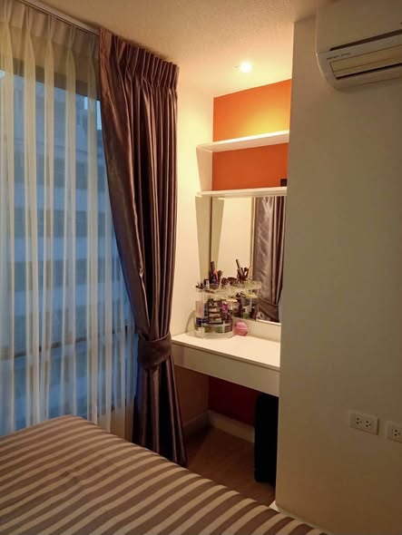 bedroom of Metro Luxe Rose Gold