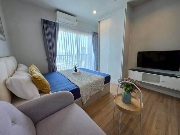 bedroom of Metro Sky Wutthakat