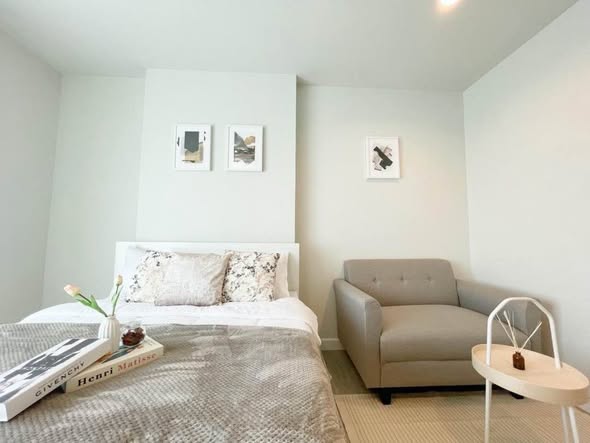 living room and bedroom of Metro Sky Wutthakat