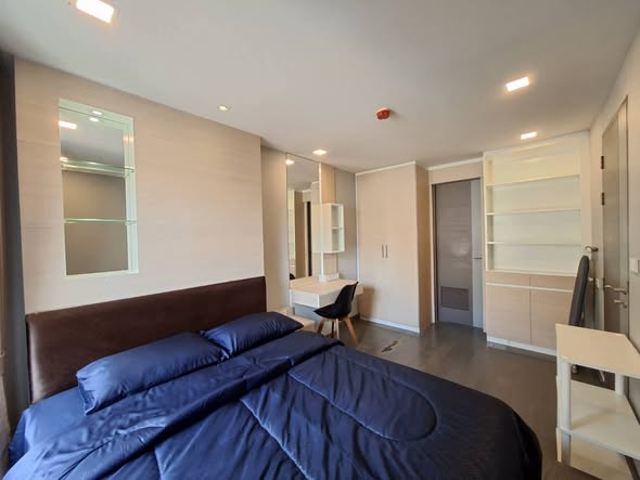 bedroom and room interior of Mirage Sukhumvit27