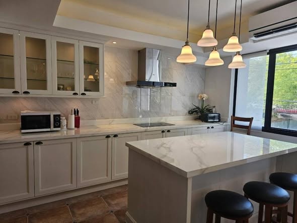 kitchen of Modern & Elegant 6 Beds Townhouse @ BTS ONNUT