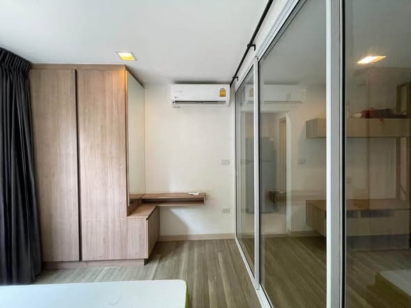 bedroom and room interior of Moniiq Sukhumvit 64