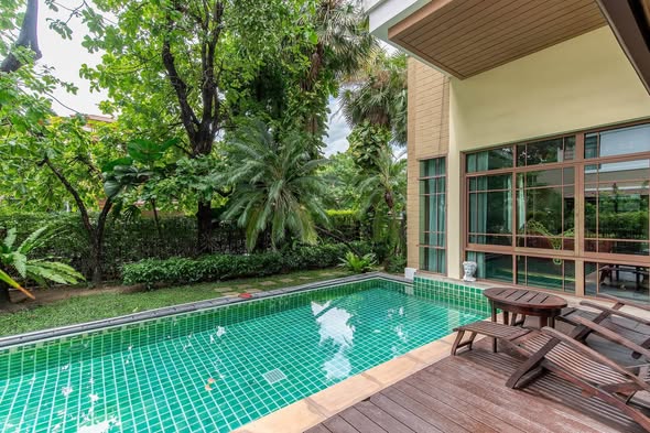pool of MooBaan Sansiri