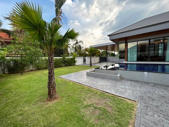 Moon 5-Bedroom Luxury Pool Villa