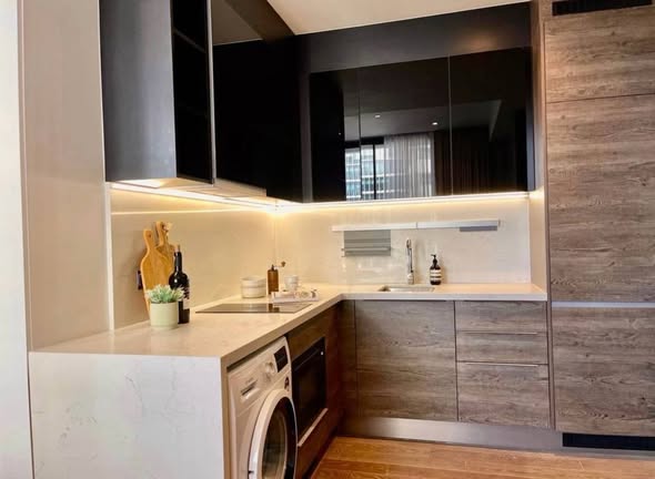 bathroom and kitchen of MUNIQ LANGSUAN
