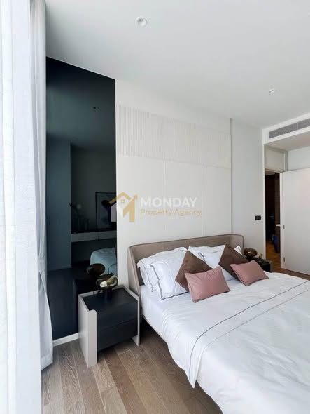 bedroom and room interior of MUNIQ LANGSUAN