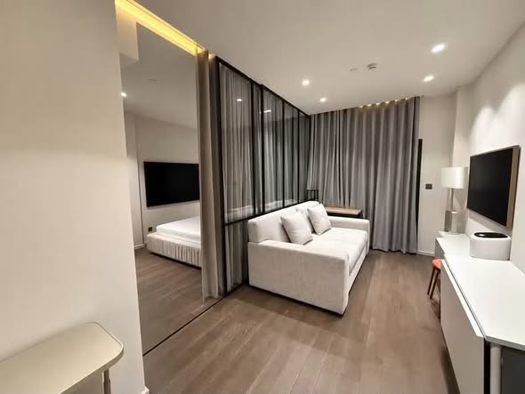bedroom and living room of MUNIQ Sukhumvit 23