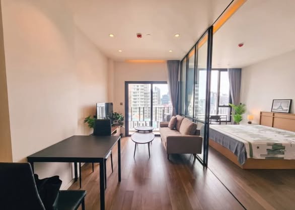 bedroom and living room of MUNIQ Sukhumvit 23