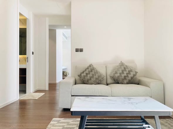 living room and room interior of MUNIQ Sukhumvit 23