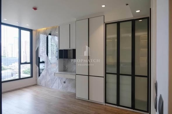 room interior of MUNIQ Sukhumvit 23