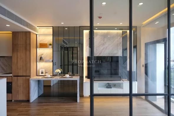 room interior and kitchen of MUNIQ Sukhumvit 23