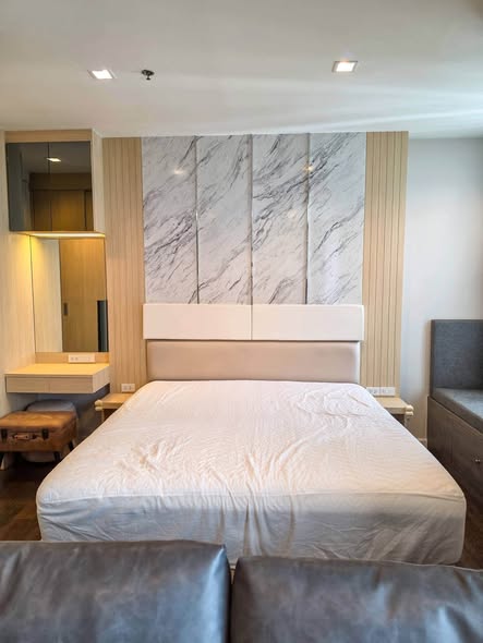 bedroom and room interior of Nara 9