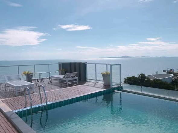 pool of Neo Seaview Condo