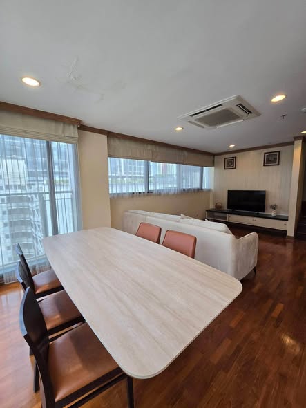 room interior of New House Condominium
