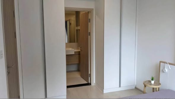 bedroom and room interior of Noble Ambience Sukhumvit 42