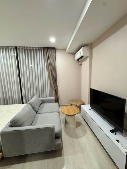 living room and bedroom of Noble Ambience Sukhumvit 42