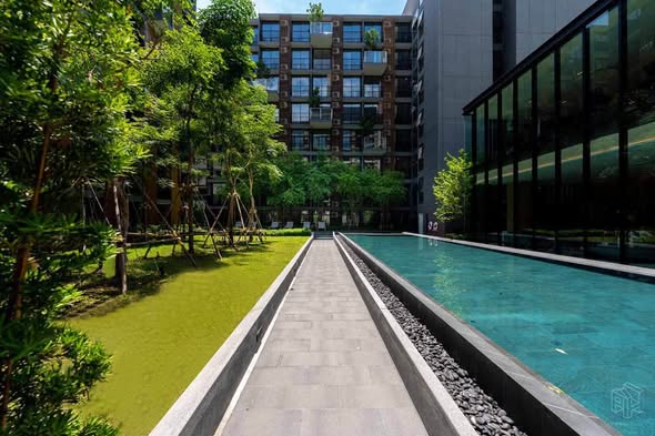 pool of Noble Ambience Sukhumvit 42