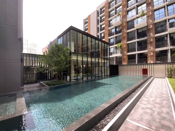 pool of Noble Ambience Sukhumvit 42