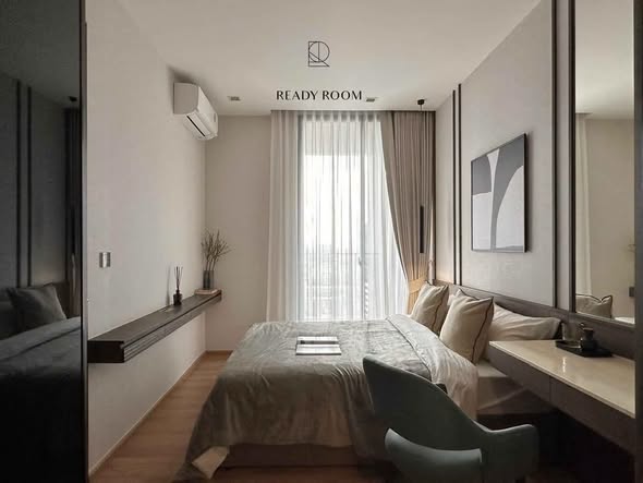 bedroom of Noble Around Ari