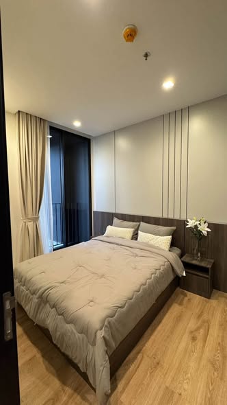 bedroom of Noble Around Ari