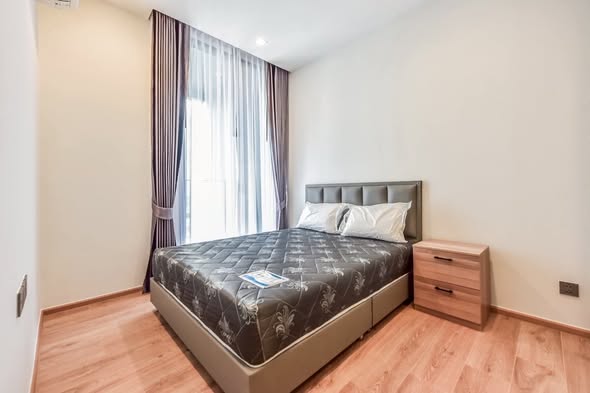 bedroom of Noble Around Ari