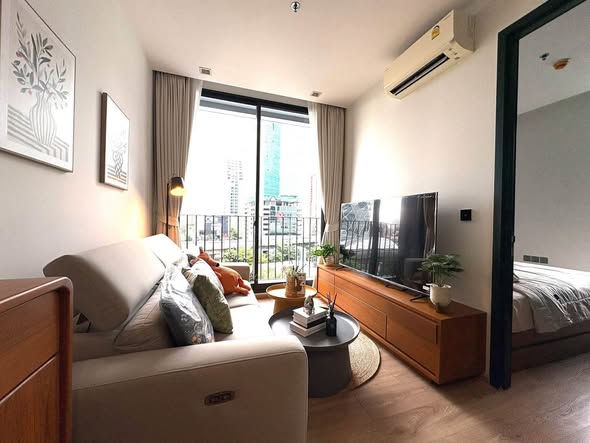 bedroom and living room of Noble Around Ari