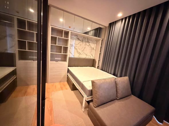 bedroom and room interior of Noble Around Ari