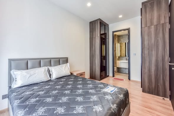 bedroom and room interior of Noble Around Ari