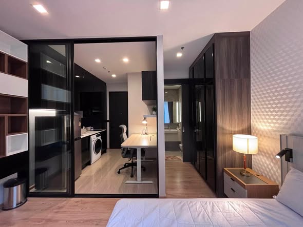 bedroom and room interior of Noble Around Ari