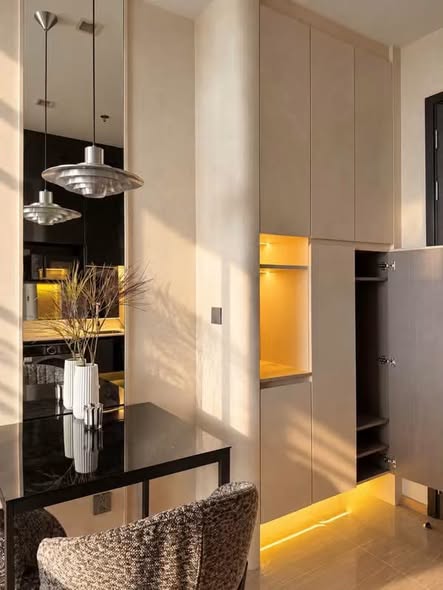 kitchen of Noble Around Ari