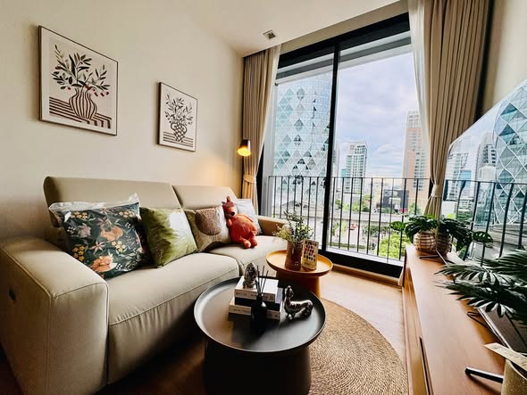 living room of Noble Around Ari