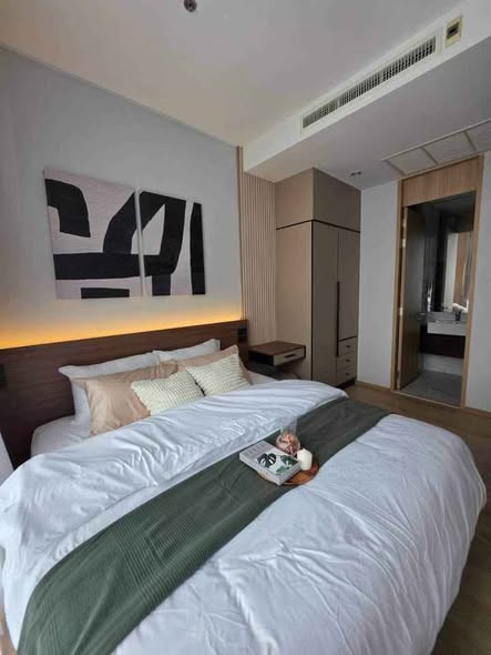 bedroom of Noble BE 19