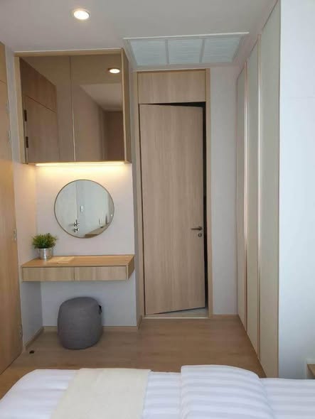 bedroom and room interior of Noble BE 19