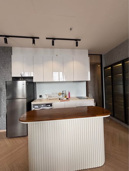 room interior and kitchen of Noble BE 19