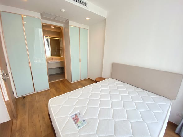 bedroom and room interior of Noble BE33