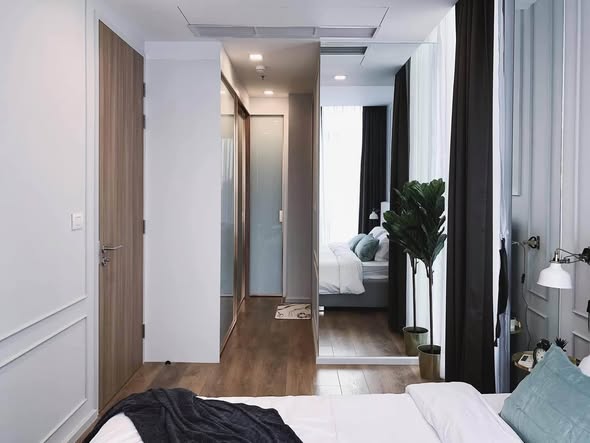 bedroom and room interior of Noble BE33